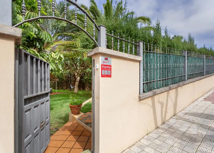 Preciosa Casa Con Jardin Privado Nyaraló *