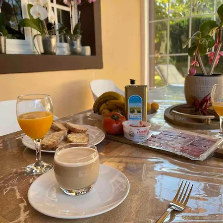 Сasa de vacaciones Preciosa Casa Con Jardín Privado